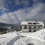 Au Pied Du Mont Saint-Maurice-sur-Moselle