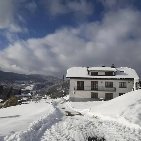 Au Pied Du Mont Saint-Maurice-sur-Moselle