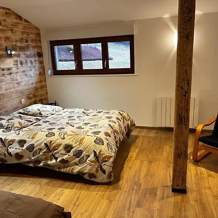 Au Pied Du Mont Apartment *