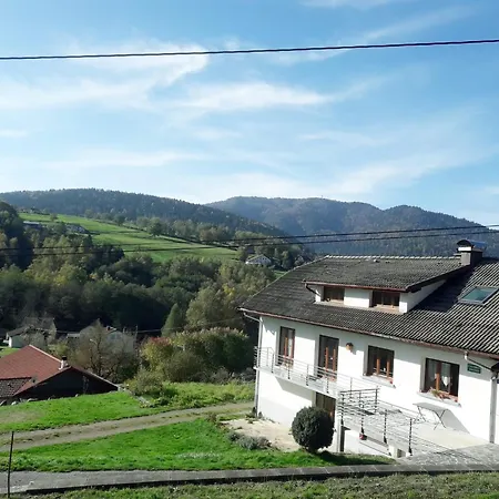 Au Pied Du Mont