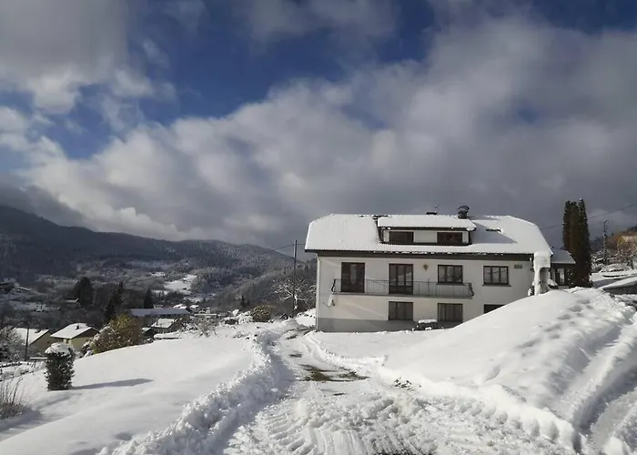 Au Pied Du Mont Saint-Maurice-sur-Moselle